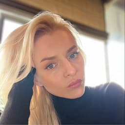 Marina Dobrova thumbnail